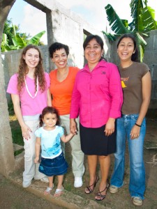 Darcy, Bonnie and Noemi (center, in pink) in Nicaragua. (examiner.com)