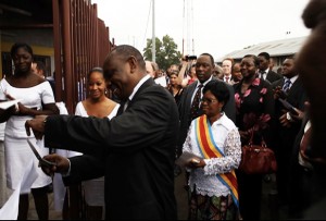 Vice Governor of the Central Bank of the Congo cuts the ribbon at the grand opening ceremony.