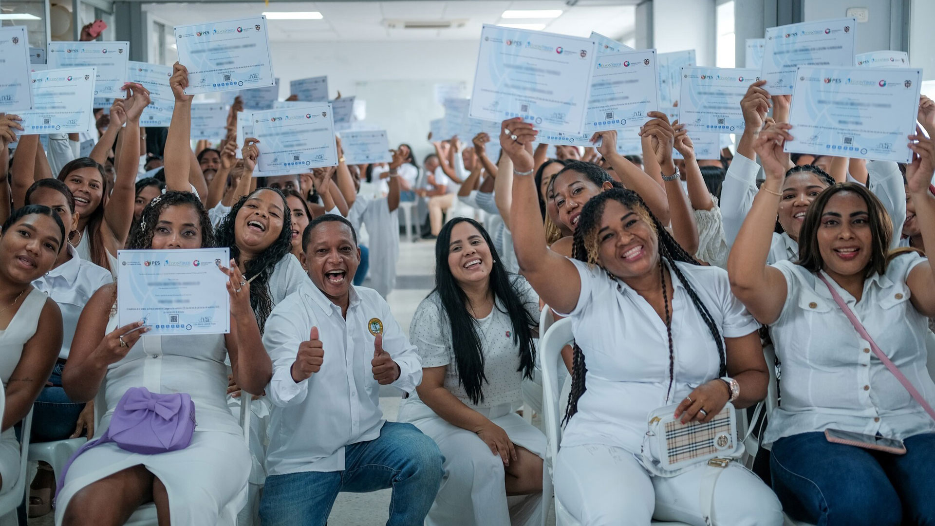 Certificate ceremony for the Graduation participants in Cartagena, Colombia, who completed technical training in areas such as baking, beauty, and digital skills—a key milestone before launching their own income-generating activities