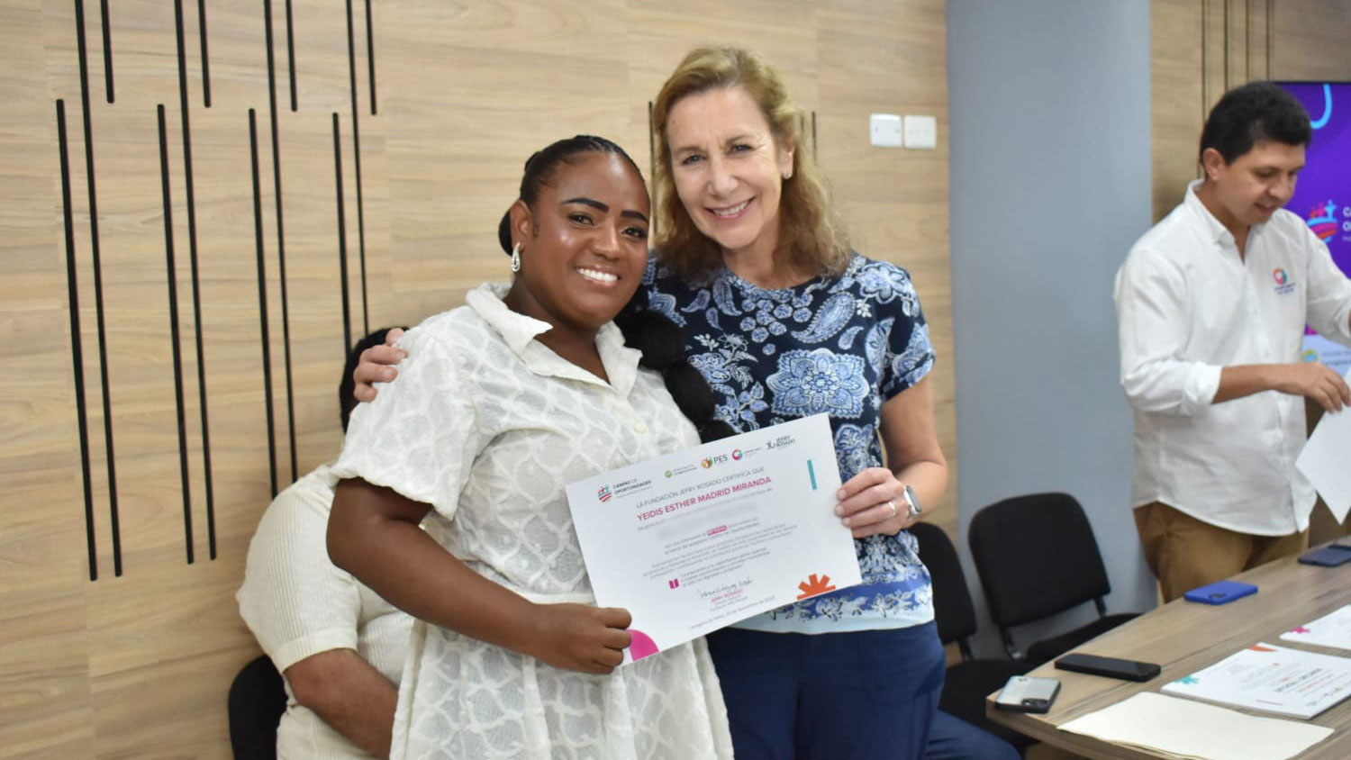 Chief Philanthropy Officer Cheryl Jereczek meets Graduation program participants in Cartagena, Colombia